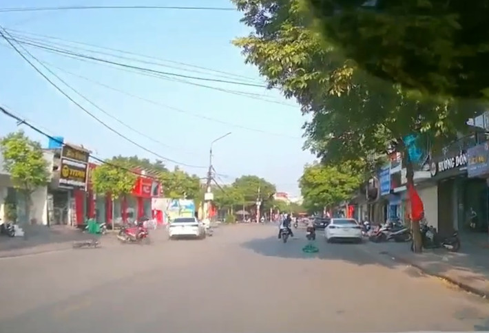 Khoảng 16h40 ngày 19/5, xe ô tô BKS 34A-628.41 khi lưu thông trên đường Phạm Ngũ Lão theo hướng từ ngã tư Máy Sứ đi Ngã Sáu (TP Hải Dương) đã va chạm với xe đạp điện do cháu Nguyễn Đức Minh Quân (SN 2013, phường Tân Bình, TP Hải Dương) lưu thông cùng chiều.