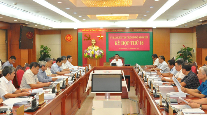 Mới đây, Cổng TTĐT Ủy ban Kiểm tra Trung ương đăng tải bài viết "Cục Quản lý giá Bộ Tài chính vi phạm trong hiệp thương giá, kiểm tra giá hiệp thương kít xét nghiệm Covid-19" thông tin về việc kiểm tra khi có dấu hiệu vi phạm đối với Đảng ủy Cục Quản lý giá nhiệm kỳ 2015-2020 và nhiệm kỳ 2020-2025 liên quan vụ kít xét nghiệm COVID-19 xảy ra tại Công ty Việt Á. (Ảnh: Kỳ họp thứ 18, Ủy ban Kiểm tra Trung ương).