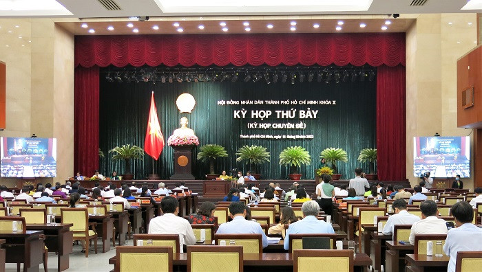 Tại kỳ họp chuyên đề ngày 11/10, HĐND TP HCM đã thực hiện quy trình cho thôi làm đại biểu HĐND đối với ông Nguyễn Thành Phong, Phó trưởng ban Kinh tế Trung ương, nguyên Chủ tịch UBND TP HCM. 100% đại biểu có mặt đã biểu quyết chính thức cho thôi làm nhiệm vụ đại biểu HĐND TP HCM với ông Nguyễn Thành Phong.