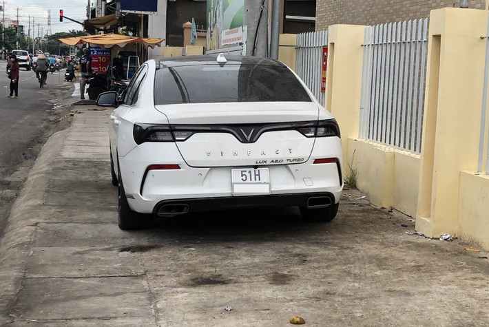 Kết quả điều tra đã bóc mẽ chiêu thức Tina Dương lừa đảo qua việc thuê xe ô tô trên, sau đó mang đi bán. Theo đó, ngày 24/1, Vân Anh gọi thuê xe ô tô trên để tự lái với thời gian 3 tháng. Công ty Gia Đình Việt (TP Phan Thiết) đã cử 2 nhân viên mang xe và hợp đồng cho thuê giao cho Vân Anh.