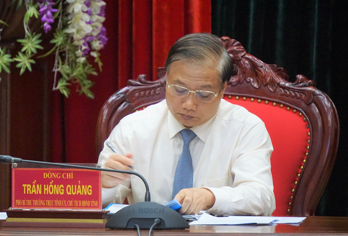 Đáng chú ý, dù bị kỷ luật cảnh cáo, nhưng 4 tháng sau ông Quảng vẫn được phân công làm Phó Ban chỉ đạo phòng, chống tham nhũng, tiêu cực tỉnh Ninh Bình. Sau khi dư luận phản ánh, Ban Nội chính Trung ương vào cuộc, ngày 18/8, Tỉnh ủy Ninh Bình đã quyết định rút tên ông Trần Hồng Quảng ra khỏi danh sách thành viên Ban Chỉ đạo phòng, chống tham nhũng, tiêu cực cấp tỉnh.