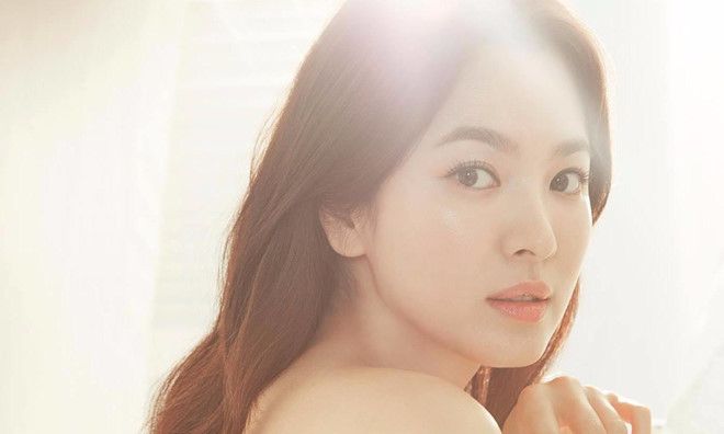 Điều đặc biệt nhất của Song Hye Kyo chính là vẻ đẹp tự nhiên, thách thức thời gian, tuổi tác. Ở tuổi 38, cô vẫn là hình mẫu lý tưởng của nhiều đồng nghiệp khác giới.