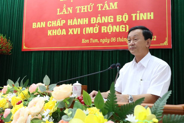Bí thư Tỉnh ủy Kon Tum Dương Văn Trang làm Trưởng Ban Chỉ đạo phòng, chống tham nhũng, tiêu cực tỉnh Kon Tum. Ông Trang 61 tuổi, quê quán: Quảng Ngãi.