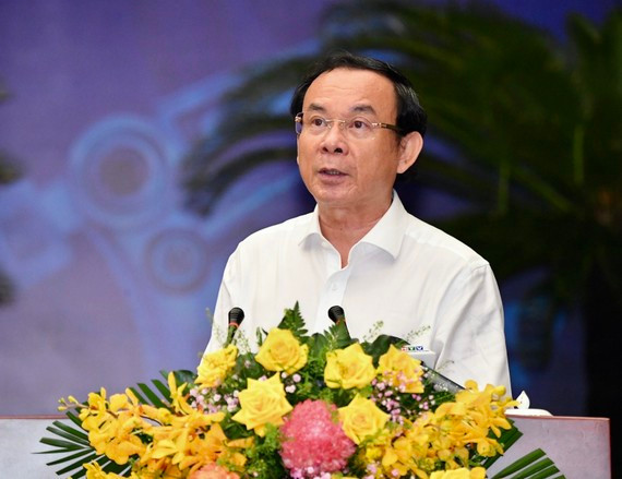 Ông Nguyễn Văn Nên sinh năm 1957, quê quán tỉnh Tây Ninh. Ông Nên có thời gian làm trong ngành công an từ năm 1975, từ chiến sỹ cảnh sát hình sự, rồi giữ chức Trưởng Công an huyện Gò Dầu. Sau đó lần lượt giữ các chức vụ Bí thư Huyện ủy Gò Dầu, Trưởng Ban Tổ chức chính quyền tỉnh Tây Ninh; Trưởng ban Tổ chức Tỉnh ủy Tây Ninh; Chủ tịch UBND tỉnh Tây Ninh, Bí thư Tỉnh ủy Tây Ninh.