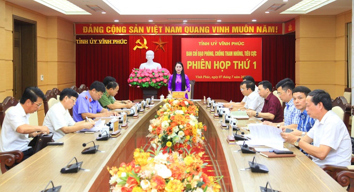 Bà Hoàng Thị Thúy Lan, sinh năm 1966; quê quán ở thành phố Vĩnh Yên. Trước khi giữ chức Bí thư Tỉnh ủy Vĩnh Phúc, bà Lan từng đảm nhiệm các chức vụ Bí thư Tỉnh đoàn Vĩnh Phúc, Chủ tịch Liên đoàn Lao động tỉnh Vĩnh Phúc, Trưởng ban Dân vận Tỉnh ủy, Chủ nhiệm Ủy ban Kiểm tra Tỉnh ủy, Trưởng ban Tổ chức Tỉnh ủy, Phó Bí thư Tỉnh ủy Vĩnh Phúc.