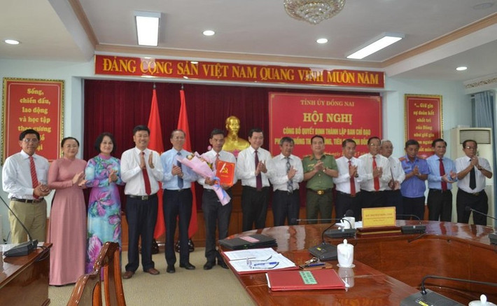 Bí thư Tỉnh ủy Đồng Nai Nguyễn Hồng Lĩnh làm Trưởng Ban Chỉ đạo phòng, chống tham nhũng, tiêu cực tỉnh Đồng Nai. Ông Lĩnh 58 tuổi, quê quán Long An, nguyên Phó trưởng Ban Dân vận Trung ương.