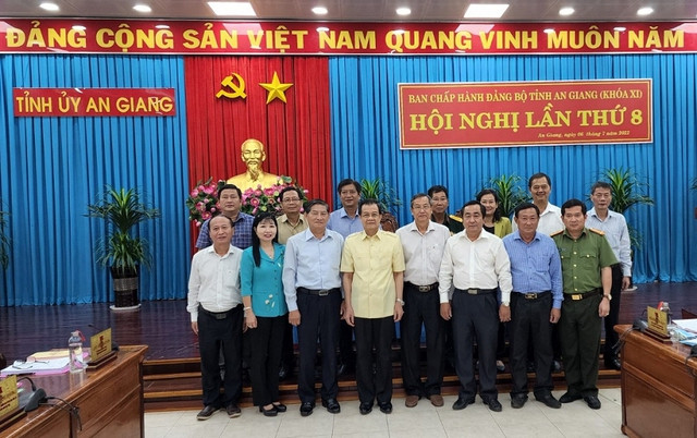 Bí thư Tỉnh ủy An Giang Lê Hồng Quang làm Trưởng Ban Chỉ đạo phòng, chống tham nhũng, tiêu cực tỉnh An Giang. Ông Quang 54 tuổi; quê quán Kiên Giang, nguyên Phó Chánh án Thường trực Tòa án nhân dân tối cao.