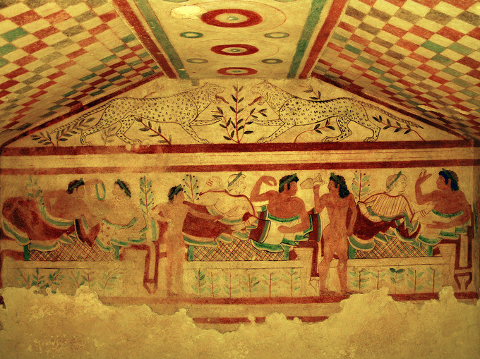 Nhóm đối tượng được người Etruscan chọn để hiến tế thần linh vô cùng đa dạng, ở nhiều nhóm tuổi từ trẻ sơ sinh, trẻ em cho tới người trường thành.