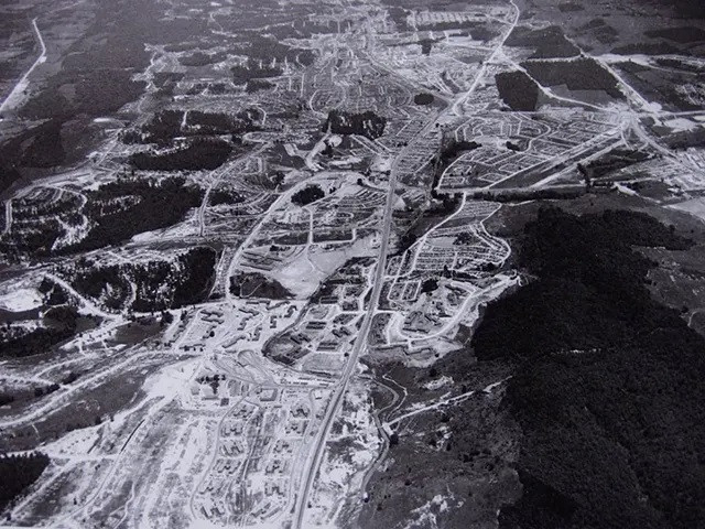 Dự án Manhattan là dự án tuyệt mật được Mỹ thực hiện trong Chiến tranh thế giới 2 (1939 - 1945) nhằm nghiên cứu, chế tạo bom hạt nhân - vũ khí nguyên tử có khả năng gây thương vong lớn.