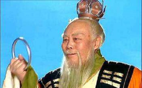 Kim Cang Trác hay còn gọi là Kim Cang Sào là chiếc vòng của Thái Thượng Lão Quân. Đây là một thần khí uy lực luôn được Thái Thượng Lão Quân mang theo bên người. Thần khí này có khả năng hút mọi bảo vật, thủy hỏa bất xâm, ngũ hành bất hoại.