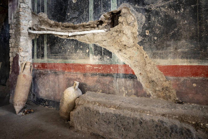 Thông cáo báo chí từ Văn phòng Báo chí Công viên Khảo cổ Pompeii cho hay khu phức hợp tắm nước nóng được kết nối với một phòng ăn lớn. Căn phòng này được trang trí bằng các bức bích họa vẽ Cuộc chiến thành Troy. Ảnh: Pompeii Archeological Park Press Office.