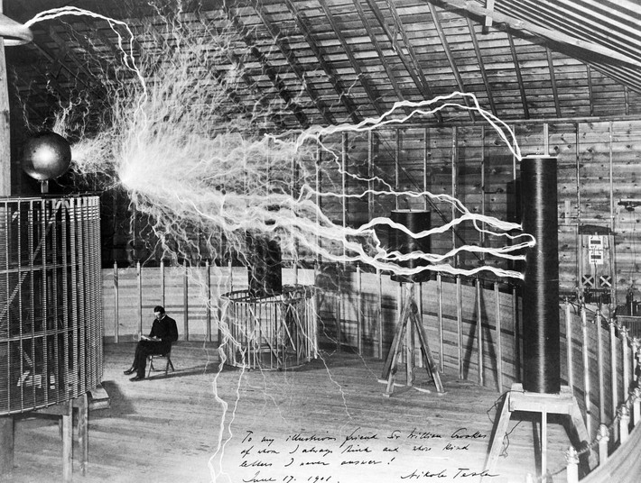 Tuy nhiên, sau đó, ông Tesla gặp tai nạn nặng khi băng qua đường. Ông mất nhiều thời gian điều trị nhưng không thể hồi phục hoàn toàn. Vào năm 1943, ông qua đời khi chưa kịp công bố Teleforce.
