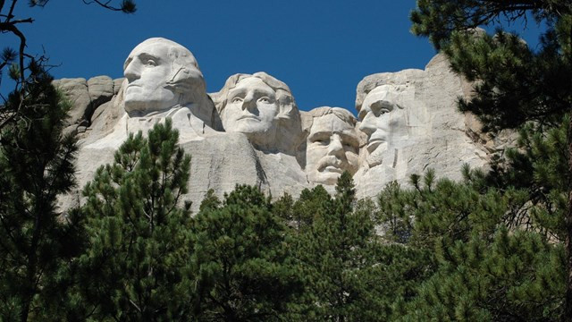 Ngày nay, du khách có thể nhìn thấy, ghé thăm căn phòng bí mật ở phía sau đầu của Tổng thống Abraham Lincoln. Nó được thiết kế như một đài kỷ niệm.