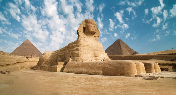 Kim tự tháp lớn nhất của Ai Cập là kim tự tháp Giza hay còn gọi kim tự tháp Khufu hay Cheops. Chiều cao ban đầu của kim tự tháp là 146,5m. Hiện tại công trình này chỉ còn 138m. Kim tự tháp Giza là công trình duy nhất trong số 7 kỳ quan thế giới cổ đại trường tồn đến ngày nay.
