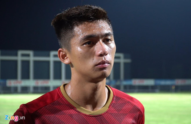 “Xinh trai quá”, “Nhân tố sáng giá”, “Lại thêm cực phẩm” hay “Các em toàn soái ca với nam thần như vậy thì các chị biết làm sao” là một số bình luận khen Nguyễn Trần Việt Cường. “Cầu thủ này ngày xưa đá khá hay ở lứa U16, cùng lứa Trọng Long. Thể hình đẹp, tư duy tốt. Bạn này 2000 hy vọng chịu khó tập luyện, nỗ lực để tiến xa”, Vanphuc Bui viết.