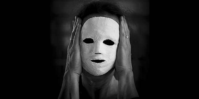 Thậm chí, người phụ nữ tên M còn quyết định ly hôn với "người chồng ma".