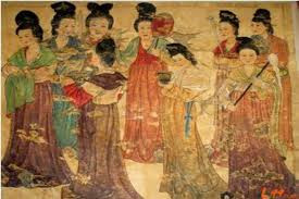 Chính vì vậy, để có một cuộc sống yên ổn, những người vợ lẽ luôn cố gắng để được người chồng yêu thương bằng cách sử dụng nhan sắc hay khả năng đàn hát, ca múa khiến họ vui vẻ.