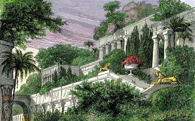 Vườn treo Babylon là món quà của Vua Nebuchadnezzar II dành tặng cho người vợ yêu. Kỳ quan của thế giới cổ đại này được sử gia Hy Lạp tên Diordorus Siculus mô tả khu vườn có chiều ngang 122m, dọc 122m, với các bức tường cao đến 24m.
