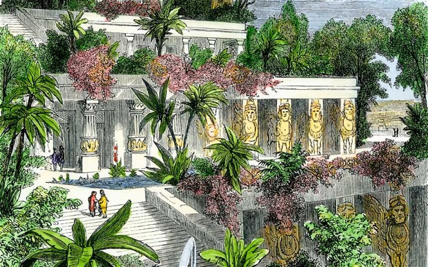 Trên lăng trụ có đoạn nói về một lâu đài xây gần thủ đô Nineveh của Assyria và một khu vườn mà nhà vua gọi là “kỳ quan cho tất cả mọi người”. Nhiều người cho rằng, “kỳ quan cho tất cả mọi người” chính là vườn treo Babylon.