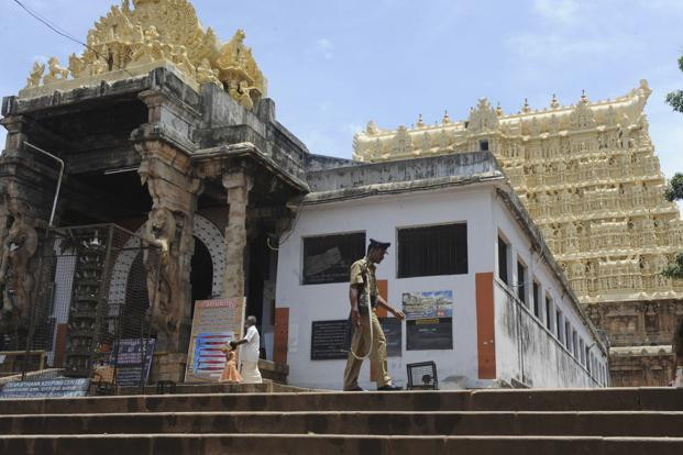Chính vì vậy, để đảm bảo an toàn cho các bảo vật trong đền Padmanabhaswamy, nhiều biện pháp an ninh được giới chức trách triển khai như camera an ninh được bố trí ở nhiều nơi, thiết bị dò tìm kim loại ở lối ra vào đền.