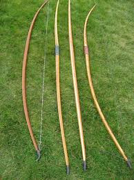 Mỗi chiếc cung được làm có chiều dài khoảng 1,8m trong khi mũi tên dài khoảng 78 cm.