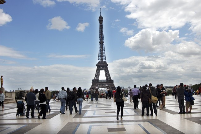 Tháp Eiffel của Pháp được đặt theo tên kiến trúc sư Gustave Eiffel - người đã thiết kế công trình này. Biểu tượng nổi tiếng của nước Pháp lần đầu mở cửa cho công chúng tham quan vào năm 1889.