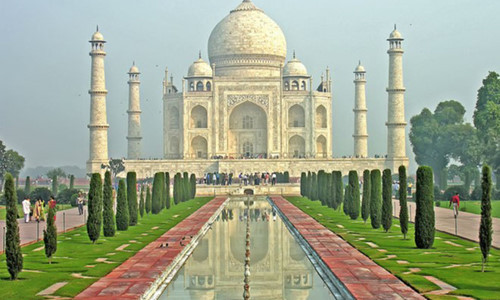 Trong số này có việc Ấn Độ cấm du khách quay phim, chụp ảnh bên trong lăng Taj Mahal.