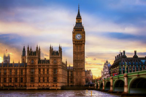 Tháp đồng hồ Big Ben cũng bị nghiêng giống Tháp nghiêng Pisa. Thế nhưng, độ nghiêng của Big Ben không lớn bằng Tháp nghiêng Pisa.