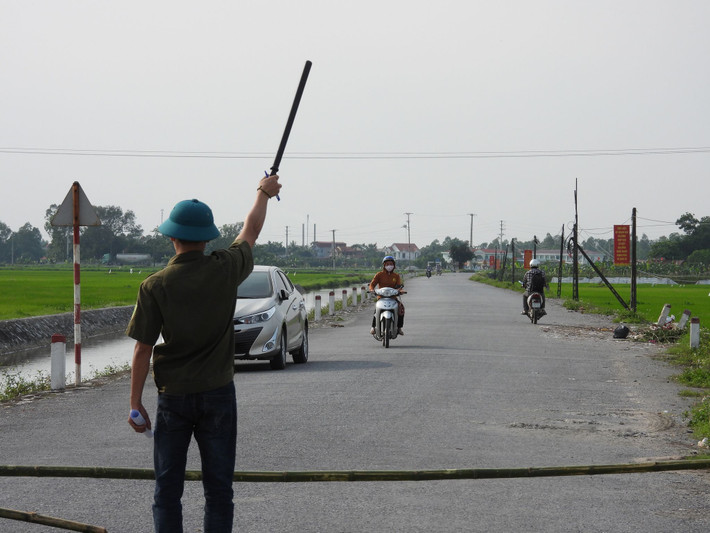 Bắt đầu từ 18h chiều nay (29/4), Hà Nam sẽ tạm dừng toàn bộ các lễ hội, tạm đóng cửa các cơ sở tôn giáo, tín ngưỡng, các dịch vụ karaoke, mát-xa, trò chơi điện tử, khu vui chơi giải trí, các sự kiện tập trung đông người, các hội nghị không cần thiết…