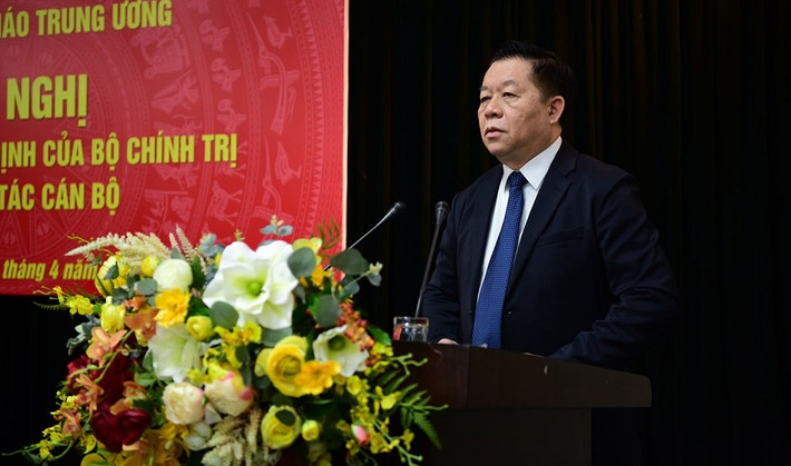 Tại buổi lễ, Trưởng Ban Tuyên giáo Trung ương Nguyễn Trọng Nghĩa nhấn mạnh: "Thầy Phùng Xuân Nhạ là người đã có nhiều cống hiến cho nền giáo dục đào tạo của nước nhà. Chúng tôi tin tưởng thầy Phùng Xuân Nhạ với những kinh nghiệm của mình trong một trọng trách mới sẽ hoàn thành xuất sắc nhiệm vụ được giao".
