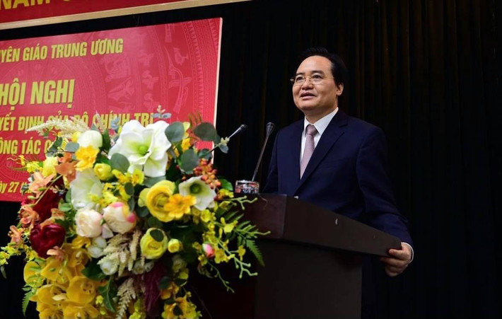 Nhận nhiệm vụ mới, tân Phó Trưởng Ban Tuyên giáo Trung ương Phùng Xuân Nhạ cho biết, được về công tác tại Ban Tuyên giáo Trung ương, được phân công nhiệm vụ phụ trách mảng khoa giáo và một số nhiệm vụ khác là điều kiện tốt để tiếp tục công hiến, phát huy năng lực, góp phần vào thành công chung của Ban Tuyên giáo Trung ương.