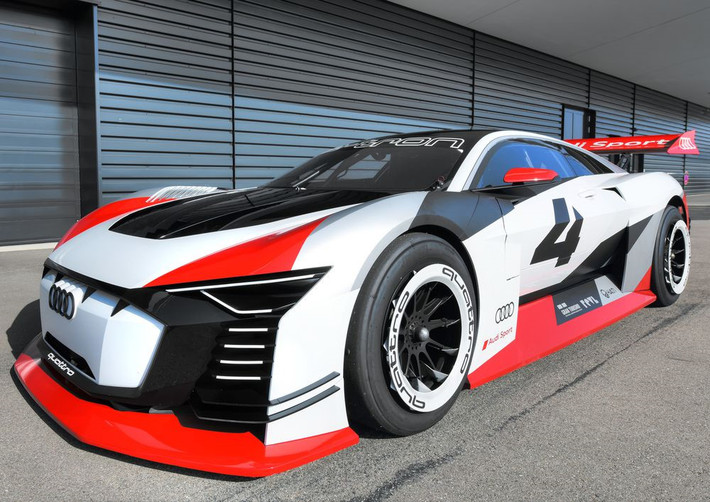 Khác với các thiết kế Vision Gran Turismo khác chỉ xuất hiện trên game, mẫu xe điện của Audi sẽ còn xuất hiện trên các đường đua ở thế giới thực.
