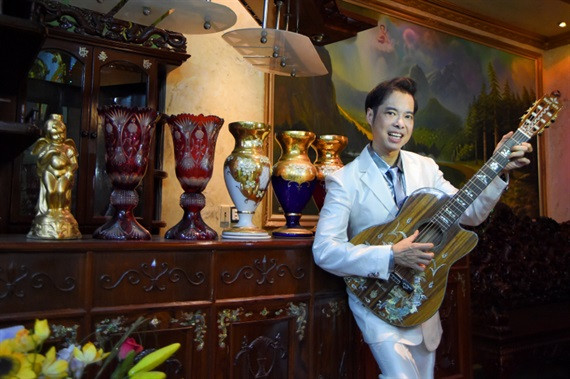 Ngọc Sơn tài trợ để thành lập một đội mô tô mang tên Chân tình, hành động này xuất phát từ việc anh và các hội nhóm đi làm từ thiện. Và đội mô tô này thường gây chú ý với hình ảnh Ngọc Sơn đi đầu trong những chuyến đi từ thiện. Ảnh: nongnghiep.vn