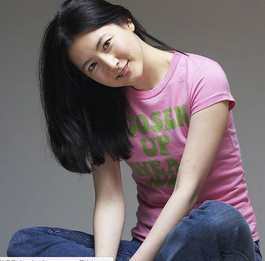 Lee Young Ae được xem là "quốc bảo" của làng giải trí xứ Hàn. Cô giành được sự chú ý, lòng yêu mến của đông đảo khán giả tại các nước châu Á sau vai chính trong bộ phim truyền hình nổi tiếng Dae Jang Geum.