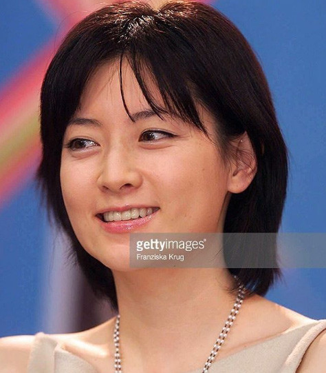 Khi chụp cận mặt Lee Young Ae lộ rõ nếp nhăn, vết chân chim và không hề trẻ trung như mọi người vẫn tưởng. Ảnh: Getty Images