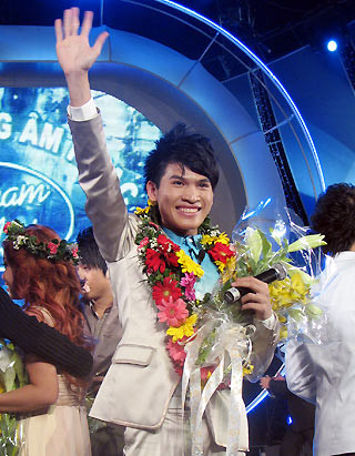Quốc Thiên: Đoạt giải Quán quân Vietnam Idol 2008, hiện nay Quốc Thiên vẫn hoạt động trong showbiz nhưng cũng chỉ nửa chìm nửa nổi. Nổi với những ai đã theo dõi con đường nghệ thuật của anh từ trước, nhưng với những khán giả mới thì Quốc Thiên vẫn là một cái tên xa lạ. Ảnh: Vietbao.