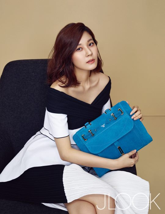 Kim Ha Neul bắt đầu bước chân vào làng giải trí với tư cách một người mẫu và gây chú ý khi minh hoạ cho một MV. Ảnh: Jlook