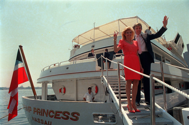 Tỷ phú Donald Trump từng sở hữu chiếc du thuyền Trump Princess với 11 cabin cùng bể bơi, sân chơi và nhiều trang thiết bị xa xỉ trị giá 100 triệu USD.
