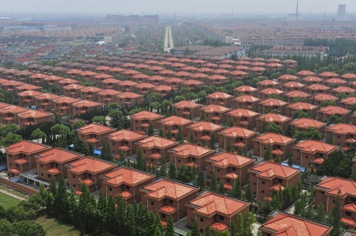 Huaxi - ngôi làng giàu nhất Trung Quốc, khiến nhiều người phải trầm trồ thán phục bởi sự giàu có và thịnh vượng ngoài sức tưởng tượng. Ảnh: BI.