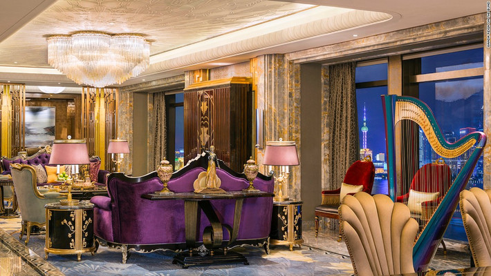 Chairman Suite là loại phòng đắt đỏ nhất ở khách sạn Wanda Reign, với giá 18.000 USD/đêm (hơn 400 triệu đồng). Phòng nằm ở tầng 20, có diện tích 288 m2.
