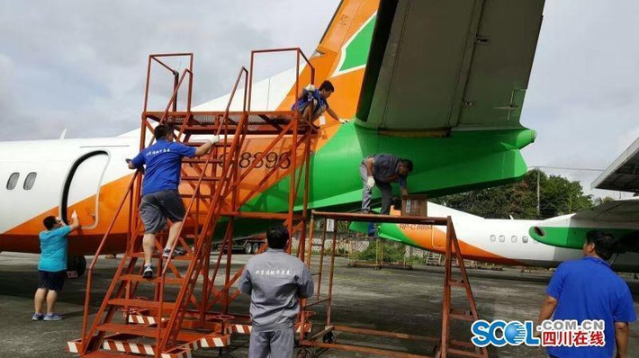 Để đưa chiếc máy bay về nước, đại gia phải cho tháo rời nhiều bộ phận và đặt trong 16 container vận chuyển bằng đường biển.