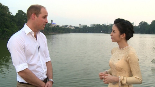 Mới đây, MC Thuỳ Dương vinh dự được trò chuyện và tham quan Hồ Gươm cùng Hoàng tử William nhân chuyến công du Việt Nam 2 ngày của Hoàng tử.