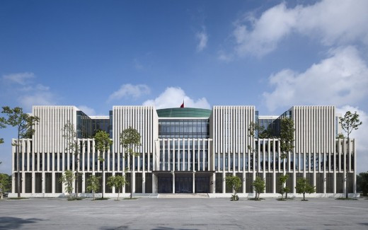 Được thiết kế bởi nhóm kiến trúc sư Meinhard Von Gerkan, Nikolaus Goetze, Dirk Heller và Joern Ortmann thuộc GMP International GmbH (Đức), công trình Nhà Quốc hội với phong cách kiến trúc hiện đại song vẫn mang đậm bản sắc dân tộc.