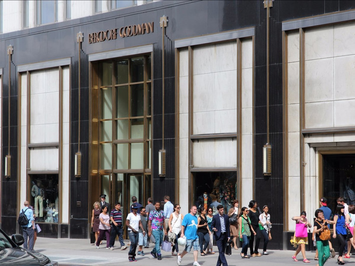 Bergdorf Goodman - New York, Mỹ: Biểu tượng của New York, tòa nhà 8 tầng Bergdorf Goodman, tọa lạc tại Fifth Avenue. Nơi đây chuyên bán quần áo thời trang và hàng hóa cao cấp, bao gồm cả nhà hàng và quán cà phê.