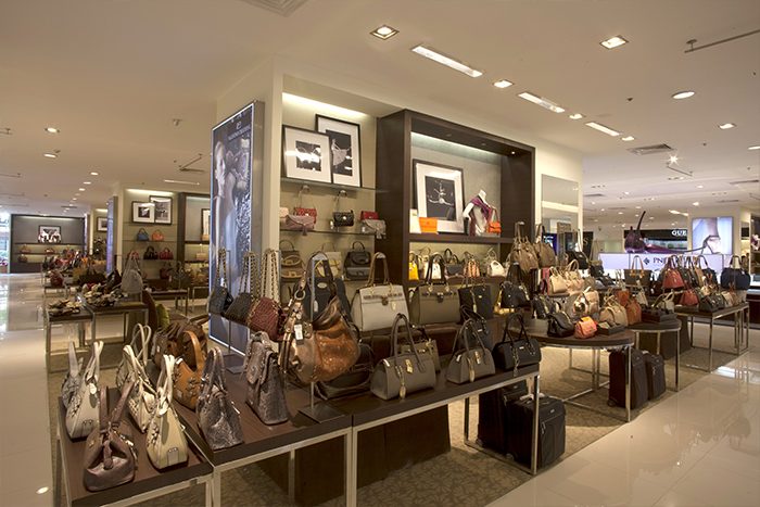 Lý giải về con số lỗ tăng đột biến, báo cáo cho hay, trong tháng 1/2015, Parkson đã huỷ hợp đồng thuê tại Parkson Keangnam trước thời hạn nên phải chi 64 triệu đôla Singapore, tương đương 1.020 tỷ đồng, để đền bù hợp đồng. Do vậy, Parkson đã lỗ tổng cộng 79,2 triệu SGD, khoảng 1.250 tỷ đồng tại Việt Nam. Ảnh: Parkson.