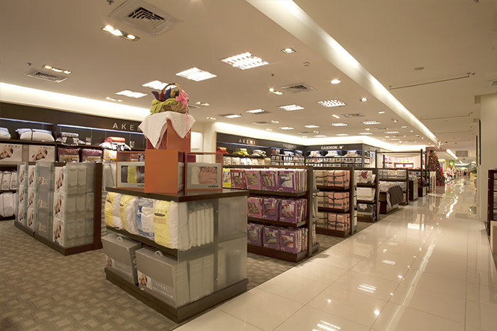 Thế nhưng, năm 2014 làn sóng đầu tư của Parkson đã dừng hẳn, không mở rộng thêm trung tâm thương mại nào. Từ đầu năm 2015 trở đi, kinh doanh của Parkson bắt đầu gặp khó khăn và liên tiếp đóng cửa 3 trung tâm thương mại. Ảnh: Parkson.