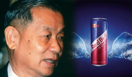 Tỷ phú Thái Chaleo Yoovidhyas là người theo đạo Phật và ông thích dành thời gian rảnh cho trang trại của gia đình. Chính vì vậy, dù là tỷ phú giàu có nhưng ông thường được gọi thân mật là một “lão nông”. Trong suốt 3 thập kỷ nắm quyền điều hành T.C Pharmaceutical - tỷ phú này chưa bao giờ xuất hiện trước báo giới cũng như đồng ý trả lời phỏng vấn của bất kỳ tờ báo nào. Ảnh: Rian.