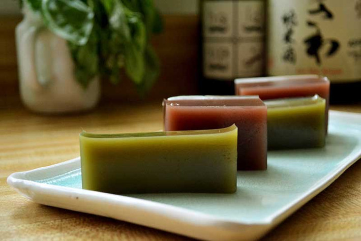 Hoàng gia Nhật Bản: Yakan món thạch làm từ đậu đỏ, hạt dẻ và bột trà xanh… bất kể du khách nào khi tới Nhật Bản sẽ không thể bỏ qua món thạch tráng miệng này của hoàng gia Nhật Bản vì nó thật sự rất ngon.