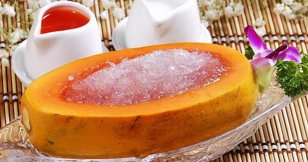 Người bị bệnh dạ dày nên tránh ăn đu đủ trong mọi mùa vì loại quả này có rất nhiều nhựa và một số chất có hại cho dạ dày của bạn. Ảnh: Ẩm thực 365.