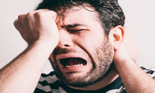 Bạn luôn cảm thấy cô đơn trong nhà của mình, thường ngại nói chuyện hoặc trao đổi với vợ về mọi vấn đề. Luôn im lặng khi vợ nói và "cun cút" làm theo mọi điều vợ bảo thì chắc chắn vợ bạn đang đóng vai chính còn bạn chỉ là vai phụ mà thôi.